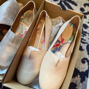 2 pairs  size 9 Born Sebra flats